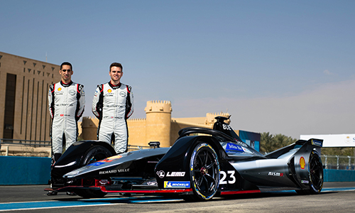 3-日產(chǎn)汽車e.dams車隊車手塞巴斯蒂安·布埃米（Sebastien Buemi）及奧利弗·羅蘭德(Oliver Rowland)首戰(zhàn)分獲第六、七名的好成績（文章內(nèi)）.jpg